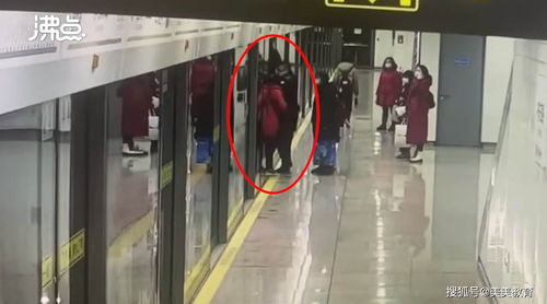 無(wú)人駕駛地鐵的隱形裂縫 上海屏蔽門(mén)事故叩問(wèn)技術(shù)與人性的邊界